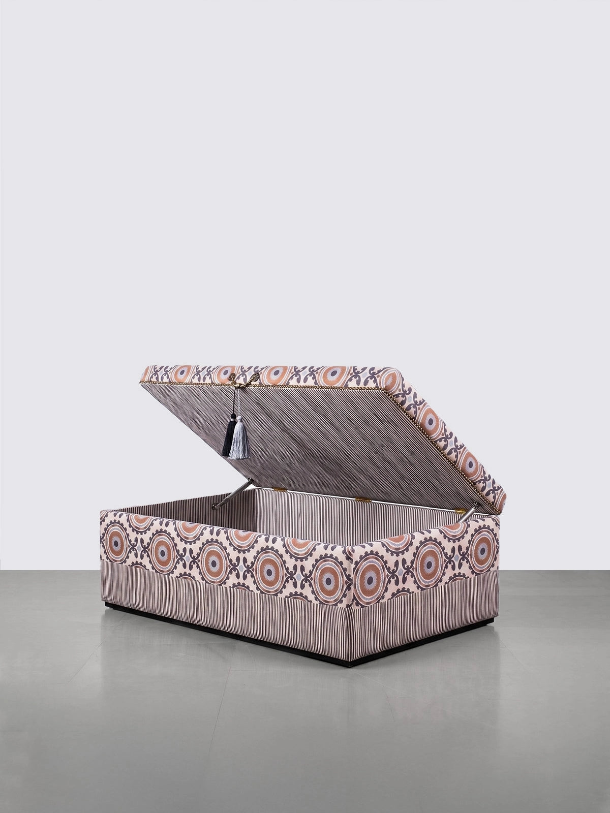 Alora Ottoman