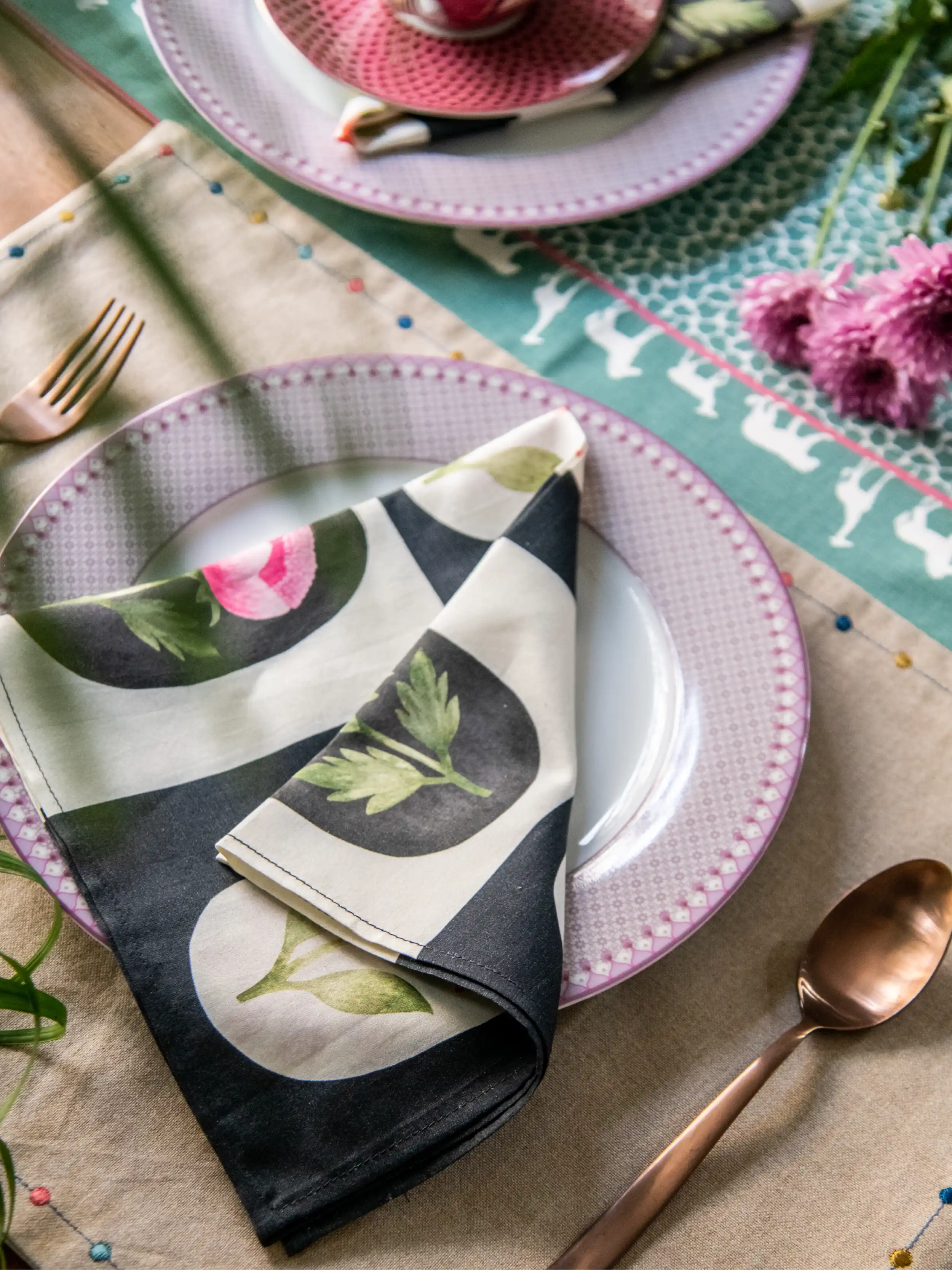 Petal Poise Napkin (Onyx) - Set of 4