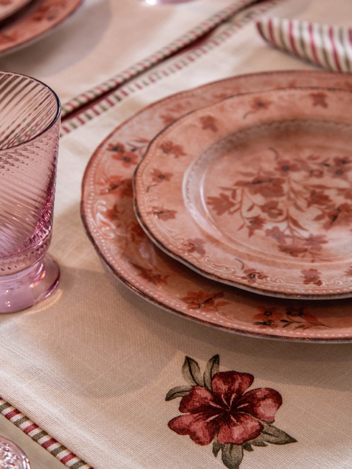 Palace Trellis Placemat & Napkin Sets (Multi)