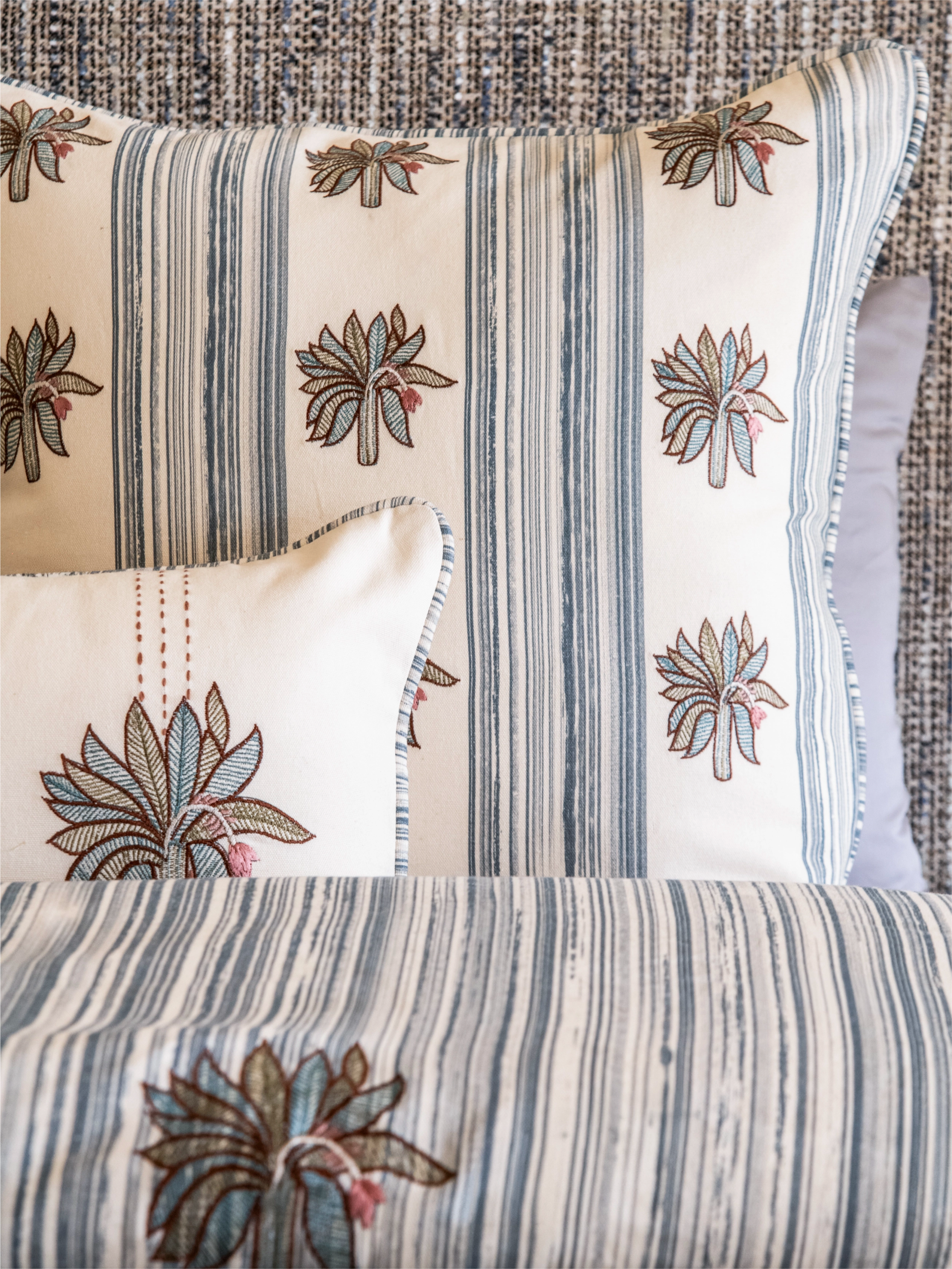 Lush Bedding Set (Ink)