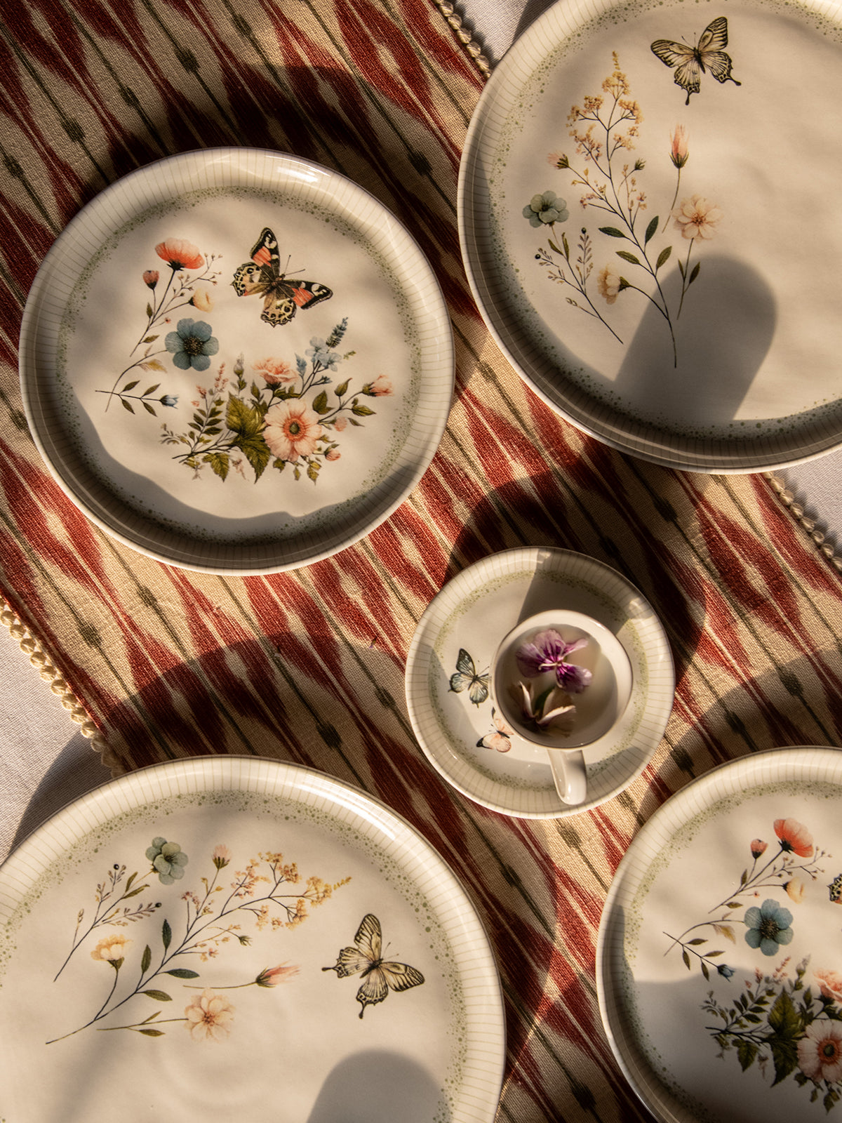 Plume Cup & Saucer (Set of 2)