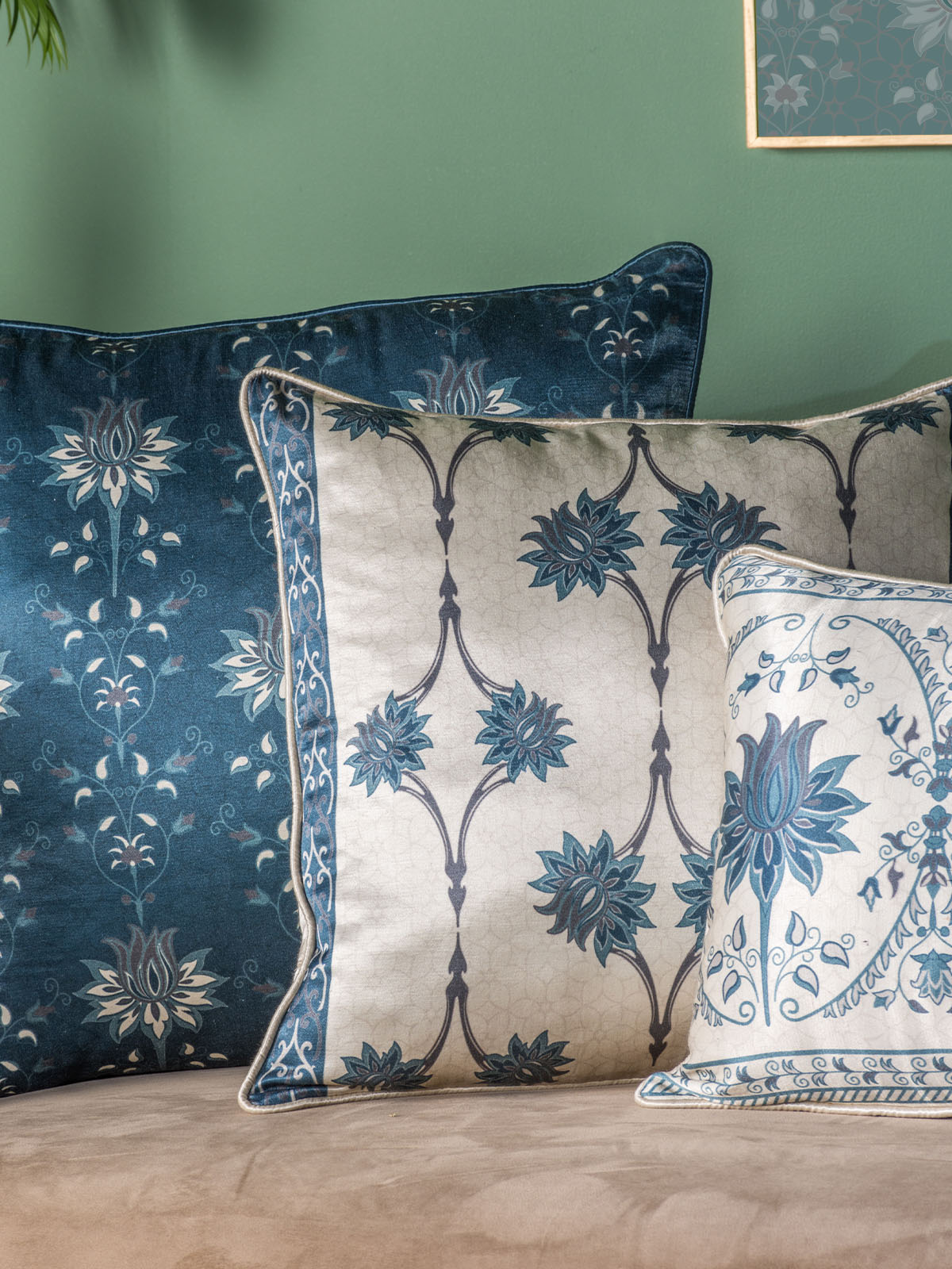 Afsoun Cushion Cover (White-Blue)