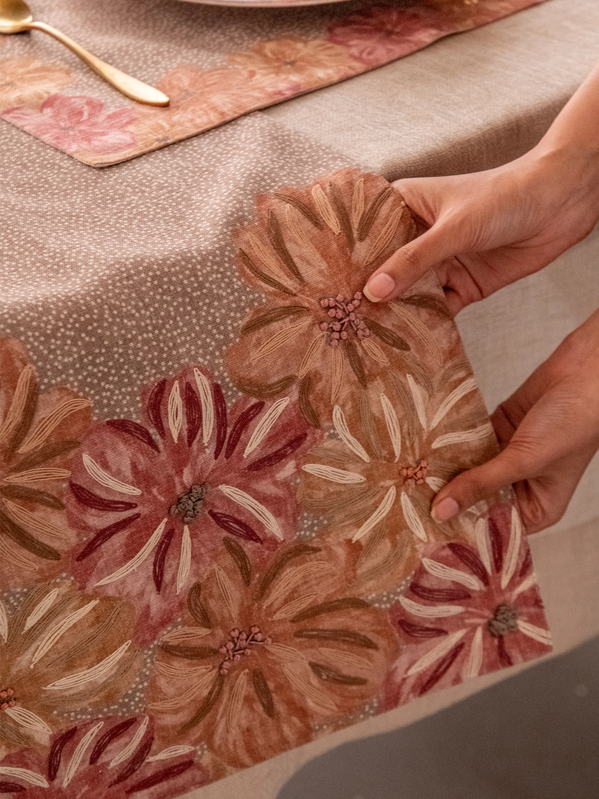Bloomlight Table Runner