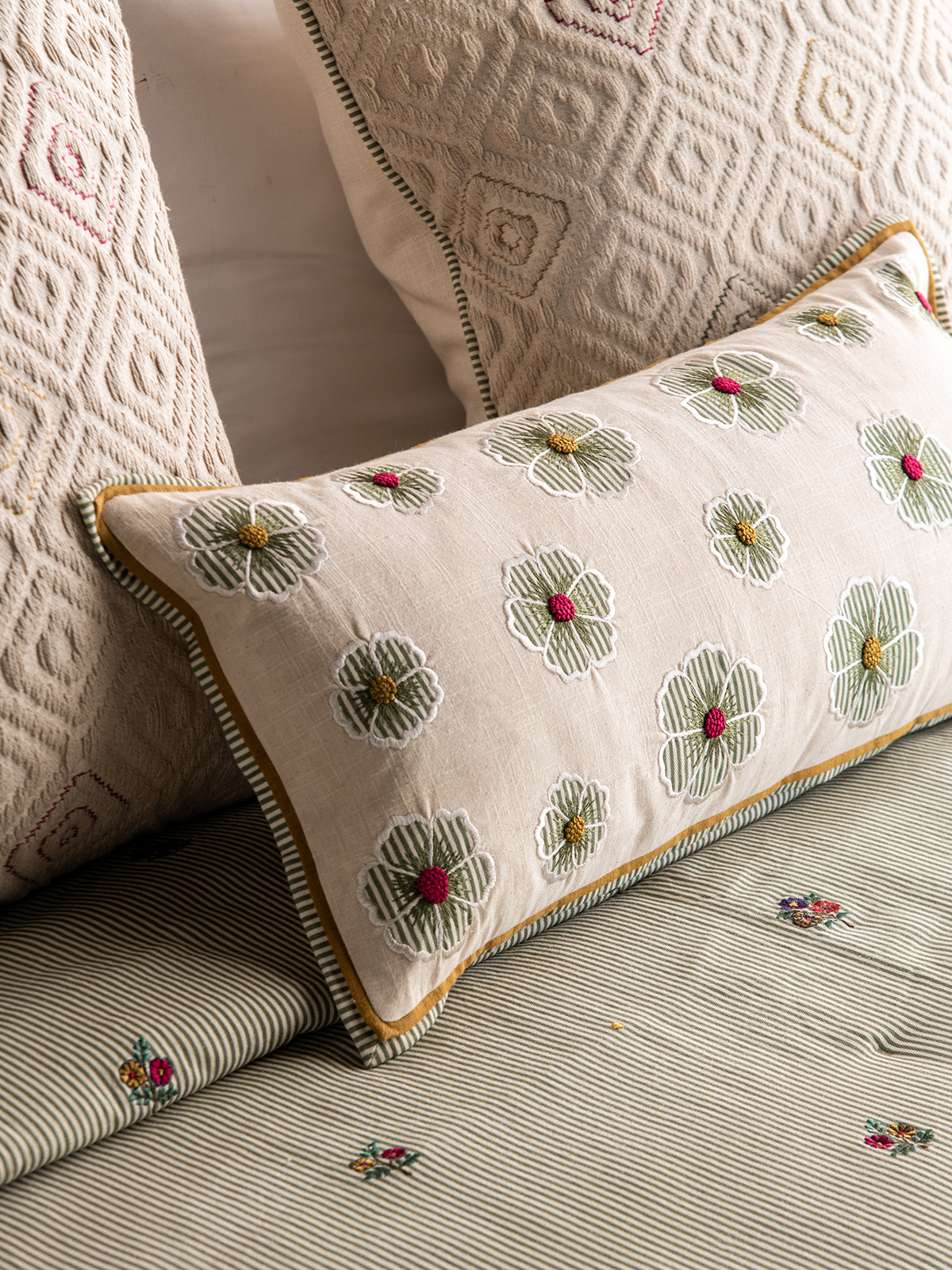 Dainty Daisy Bedding Set