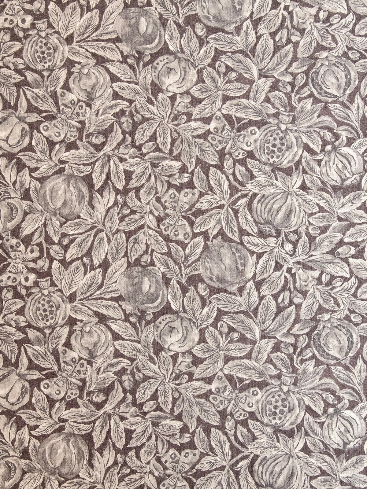 Pomari (Charcoal)