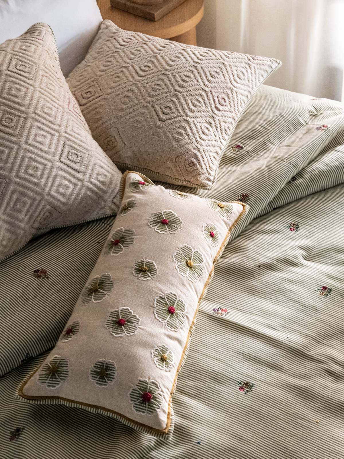 Dainty Daisy Bedding Set