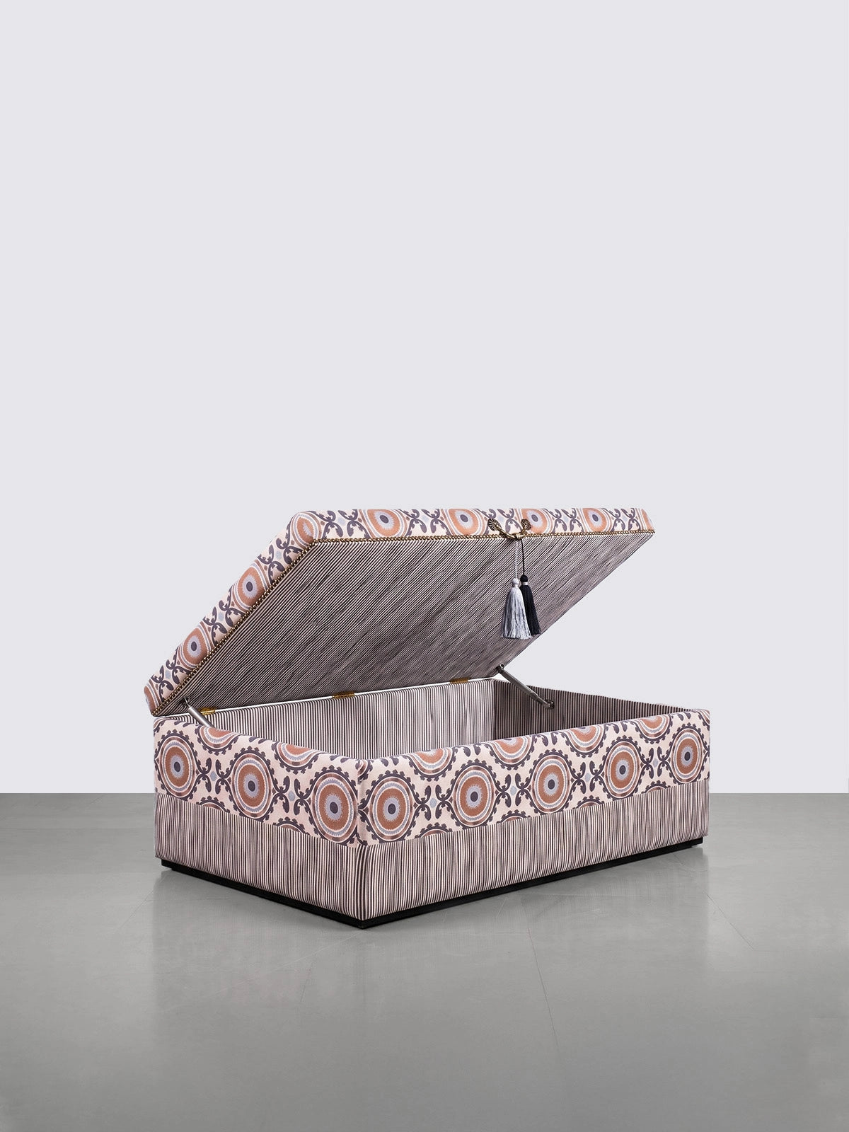 Alora Ottoman