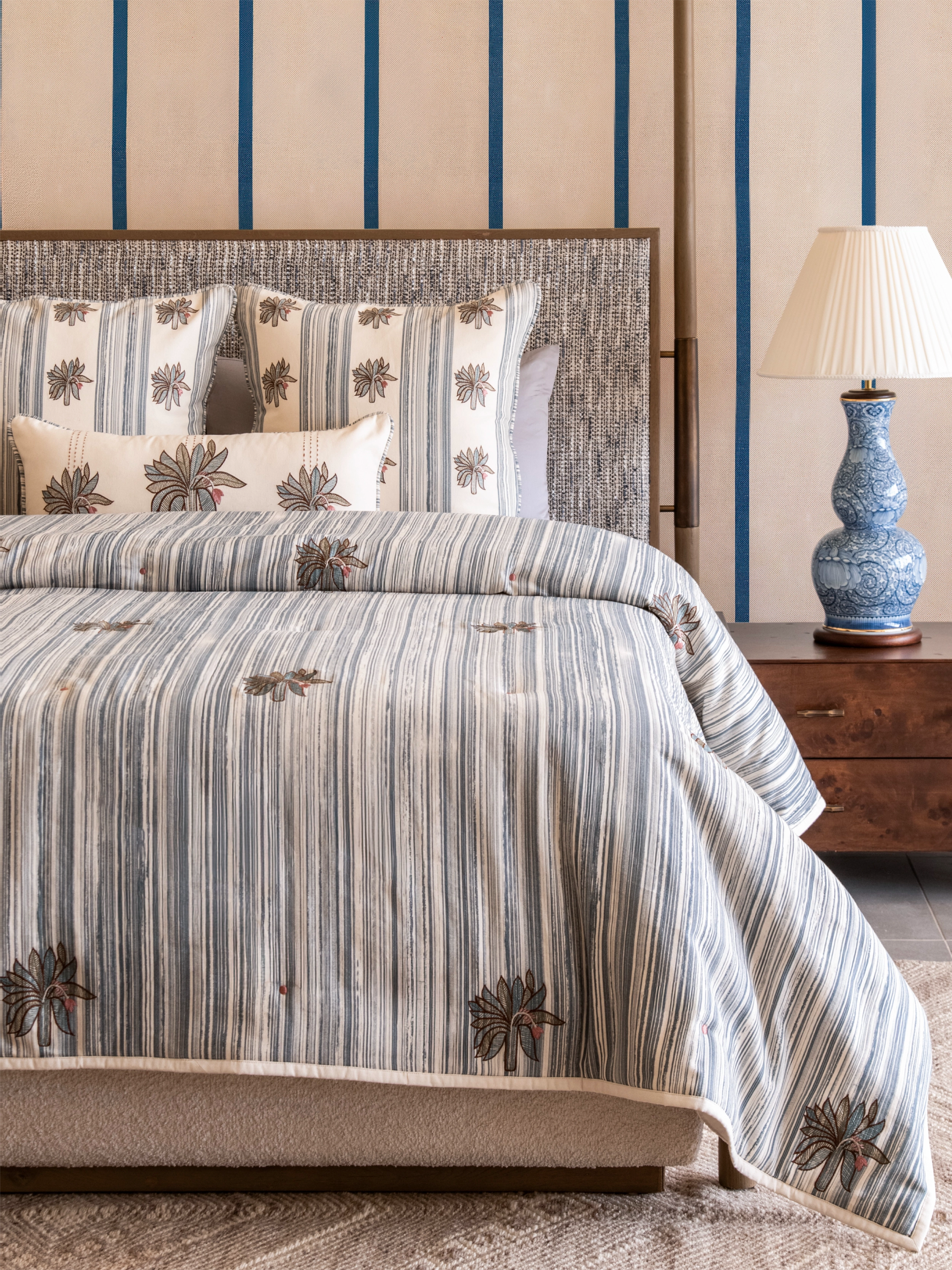 Lush Bedding Set (Ink)