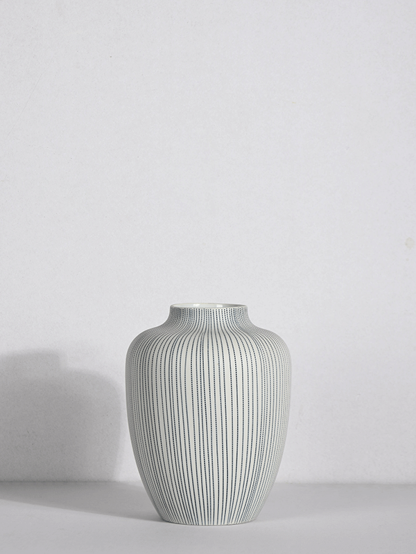 Winter Vase-Rain-Medium