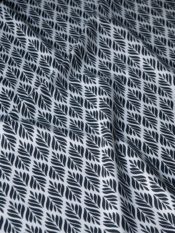 Symmetric Leaves