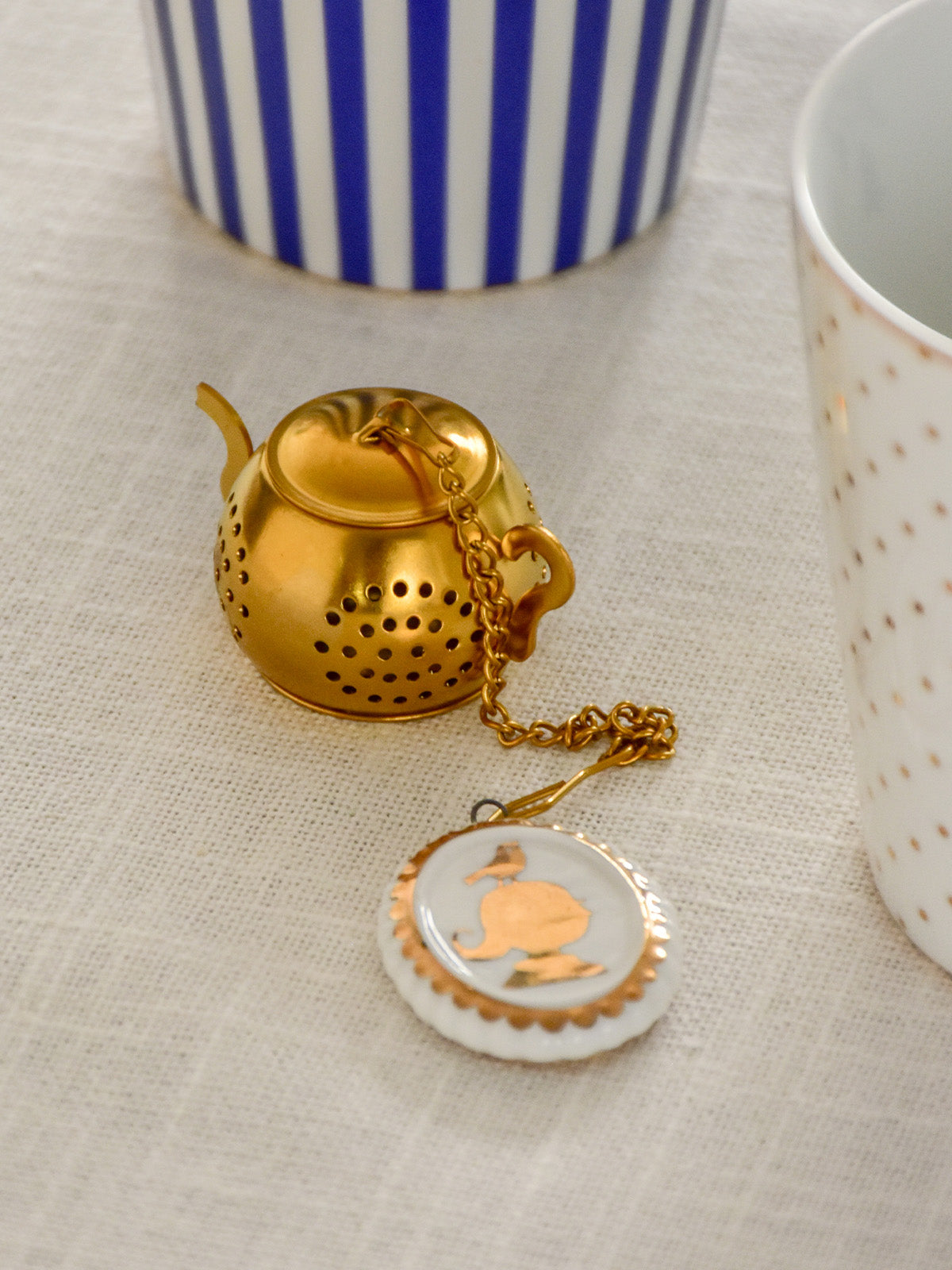 Royal White Tea Infuser Medallon